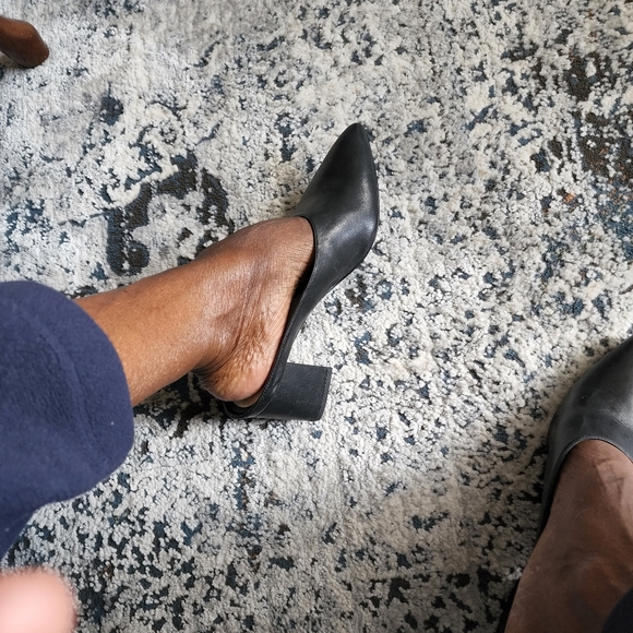 SHOES - Picture 7 of 8